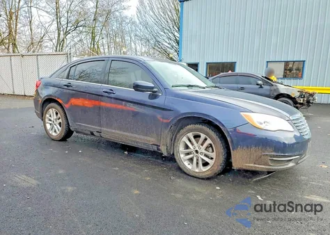 2012 Chrysler 200 Lx z USA, uszkodzony, nr VIN 1C3CCBAB9CN117765